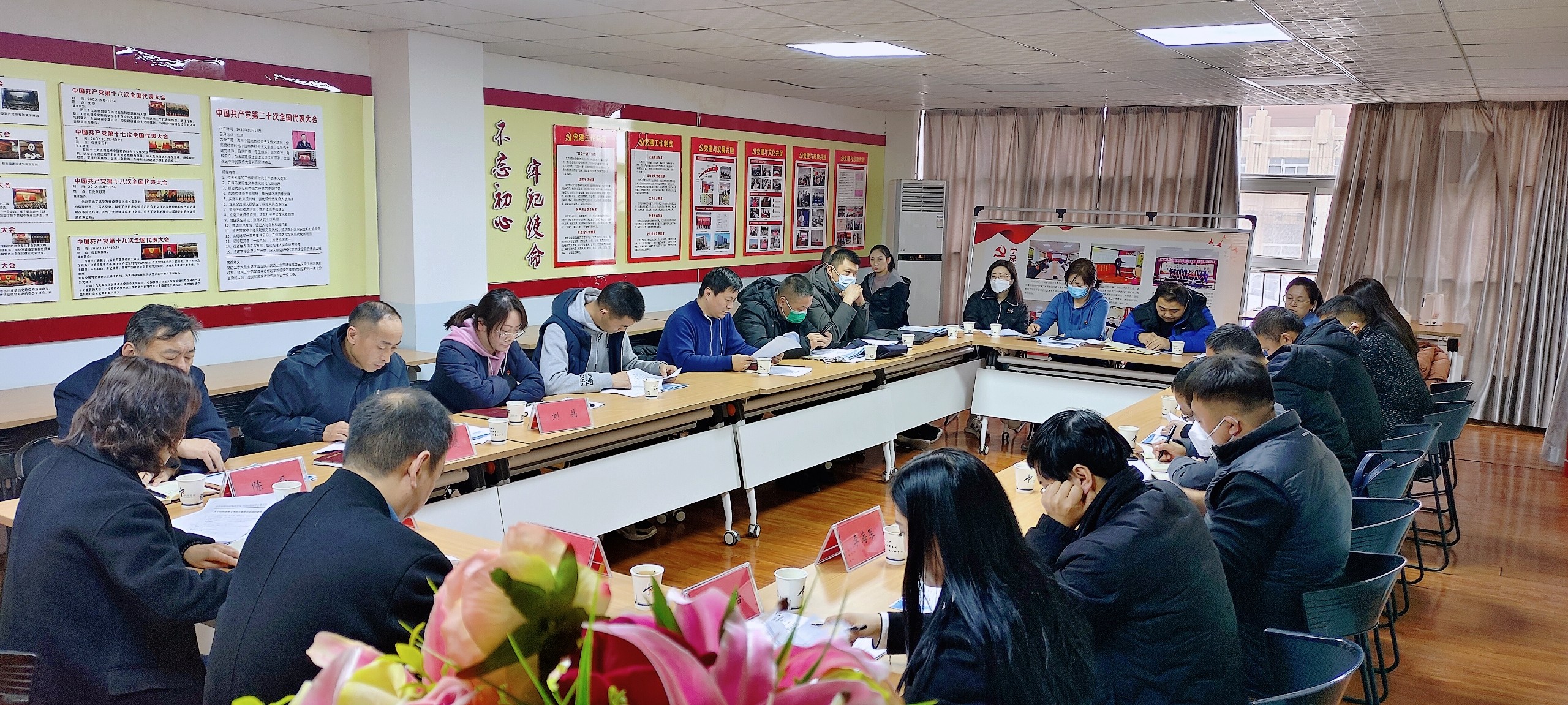 走進(jìn)項(xiàng)目一線 共謀經(jīng)濟(jì)發(fā)展 ——安陽(yáng)市市場(chǎng)監(jiān)管局12315投訴中心黨支部與中潤(rùn)建設(shè)黨支部聯(lián)合開(kāi)展主題黨日活動(dòng)